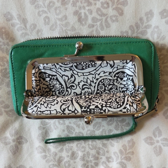 HOBO Green Leather Wristlet Wallet with Kiss-Lock Pocket - Picture 4 of 6